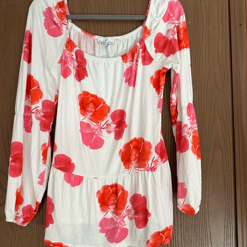 Beautiful blouse NWOT in size medium